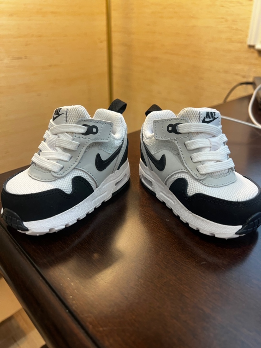 Nike AirMax 1 toddler Black and White sneakers - Picture 3 of 4